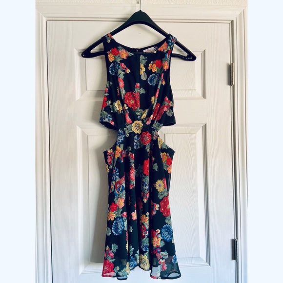 Elise Ryan Floral Cut-Out Summer Dress - Picture 1 of 5